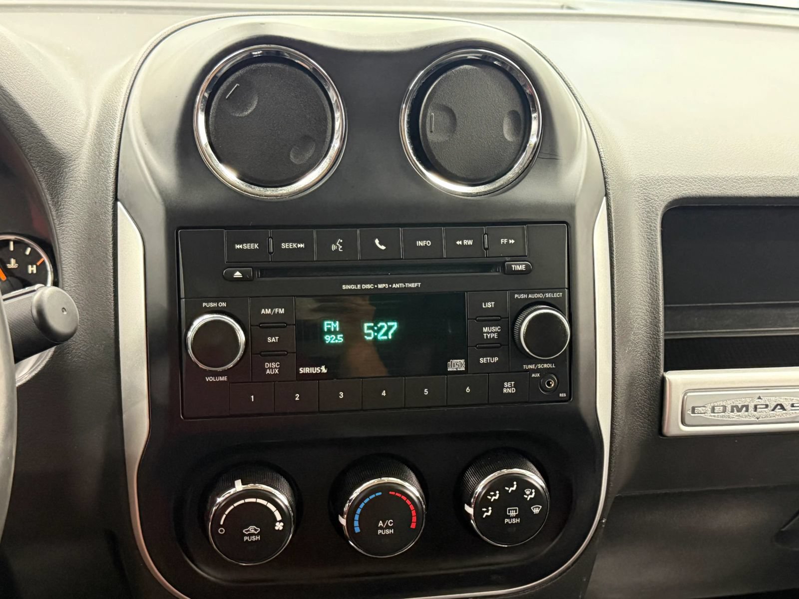Used 2015 Jeep Compass Latitude AWD/4WD image 31