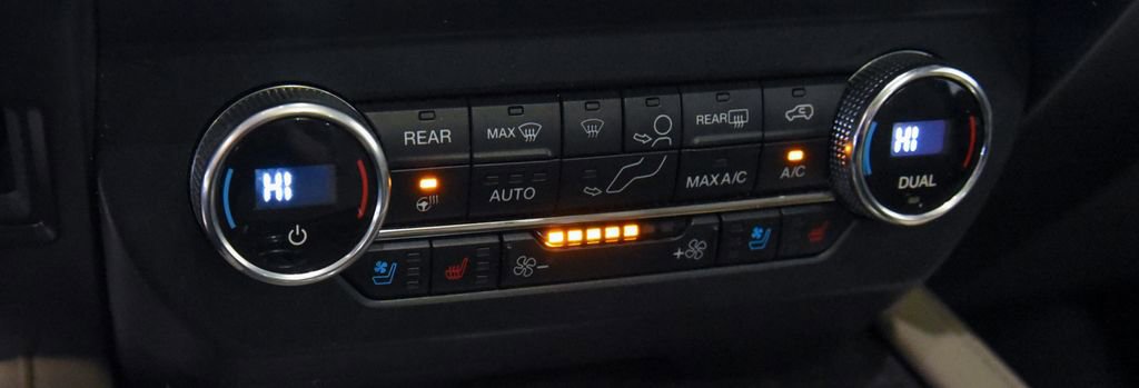 Used 2020 Ford Expedition Limited image 24