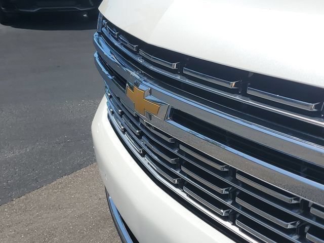 Used 2022 Chevrolet Suburban Premier w/ Premium Package AWD/4WD image 10