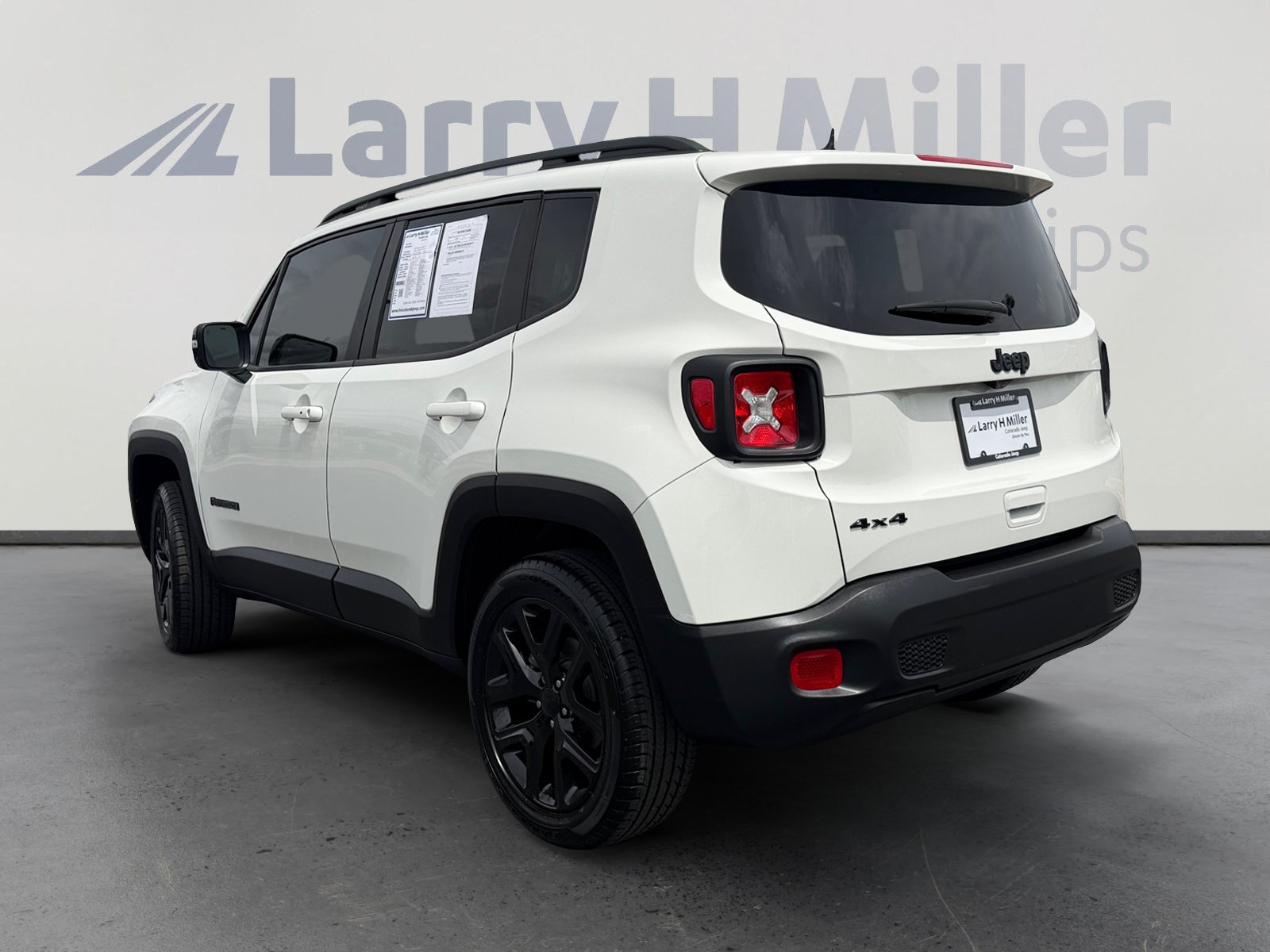 Used 2023 Jeep Renegade Altitude AWD/4WD image 3