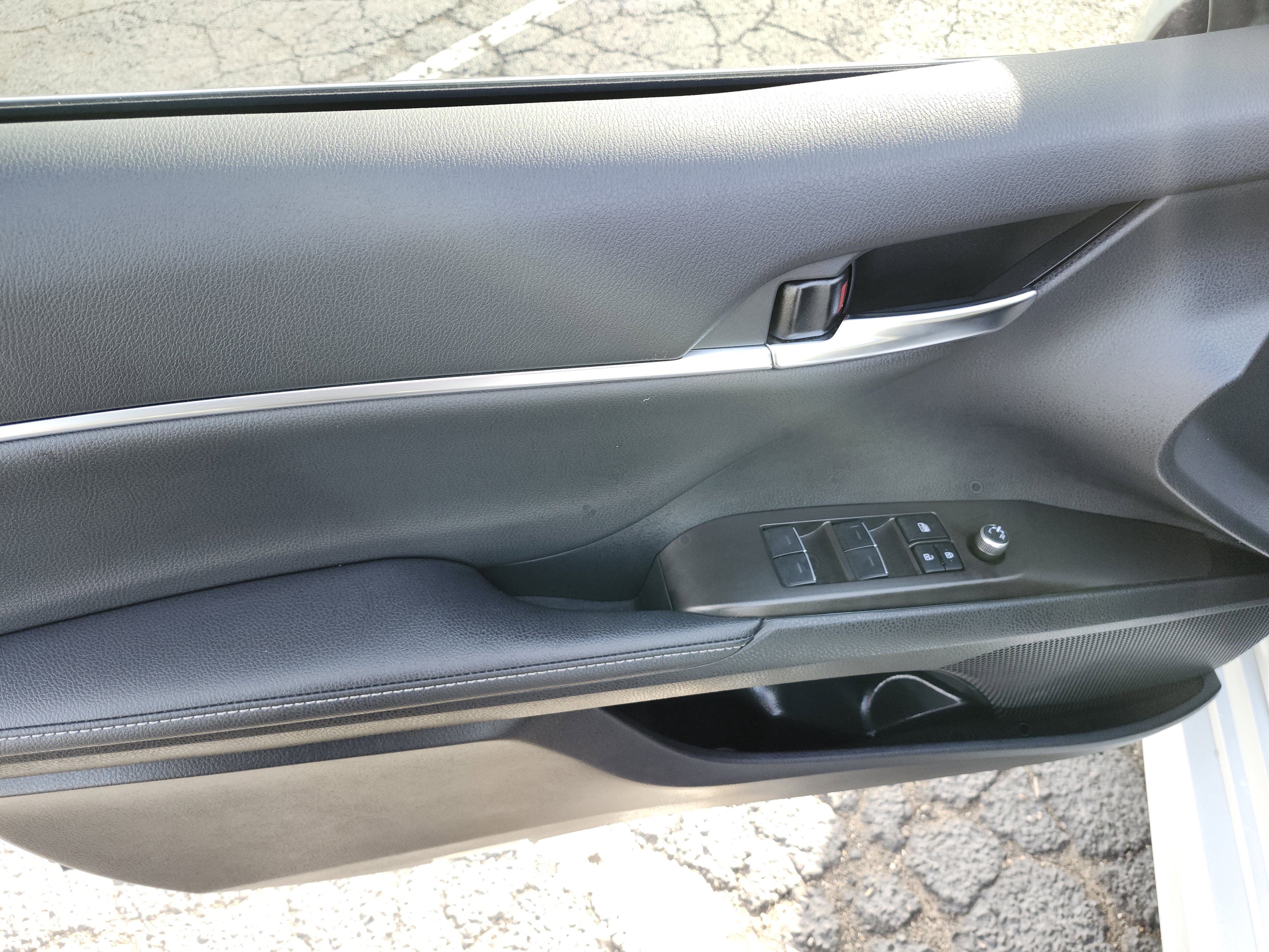 Used 2024 Toyota Camry XSE w/ Navigation Package image 28