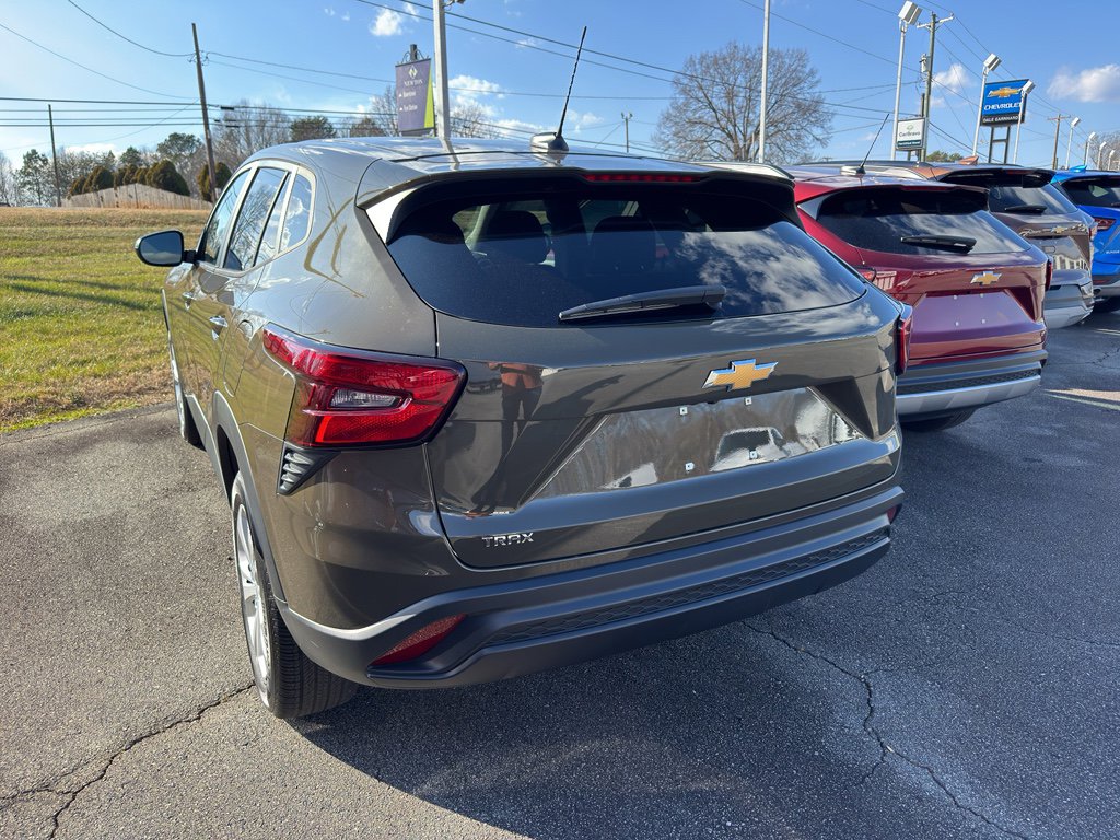 Used 2024 Chevrolet Trax LS image 4