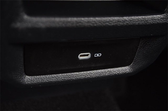 Certified 2022 Volkswagen Taos SEL w/ Panoramic Sunroof Package image 25