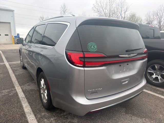 Used 2021 Chrysler Pacifica Touring-L image 6