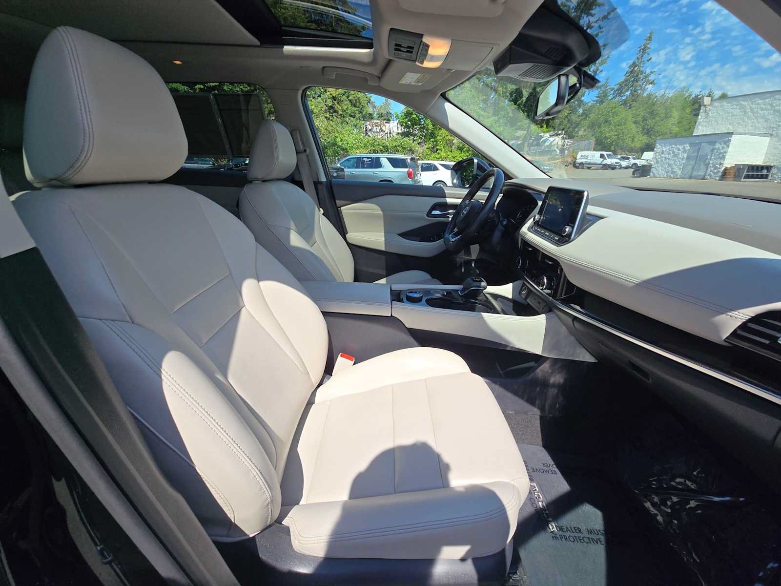 Used 2023 Nissan Rogue SL AWD/4WD image 11
