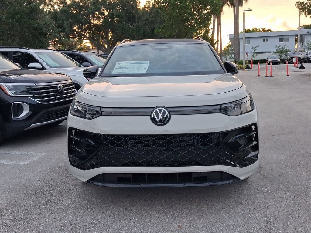 New 2026 Volkswagen Tiguan SE R-Line FWD image 2