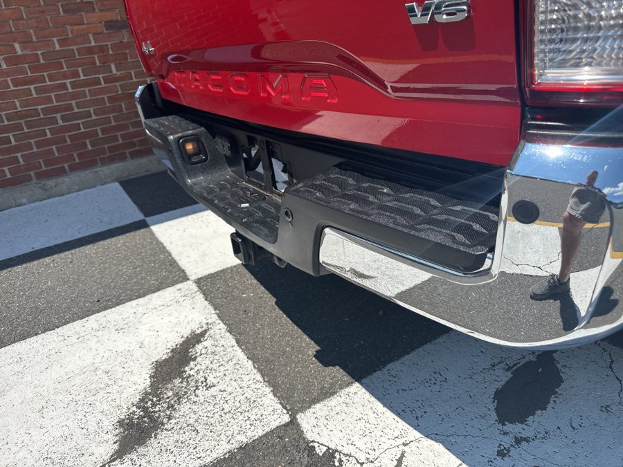 Used 2017 Toyota Tacoma SR5 w/ Tow Package AWD/4WD image 12