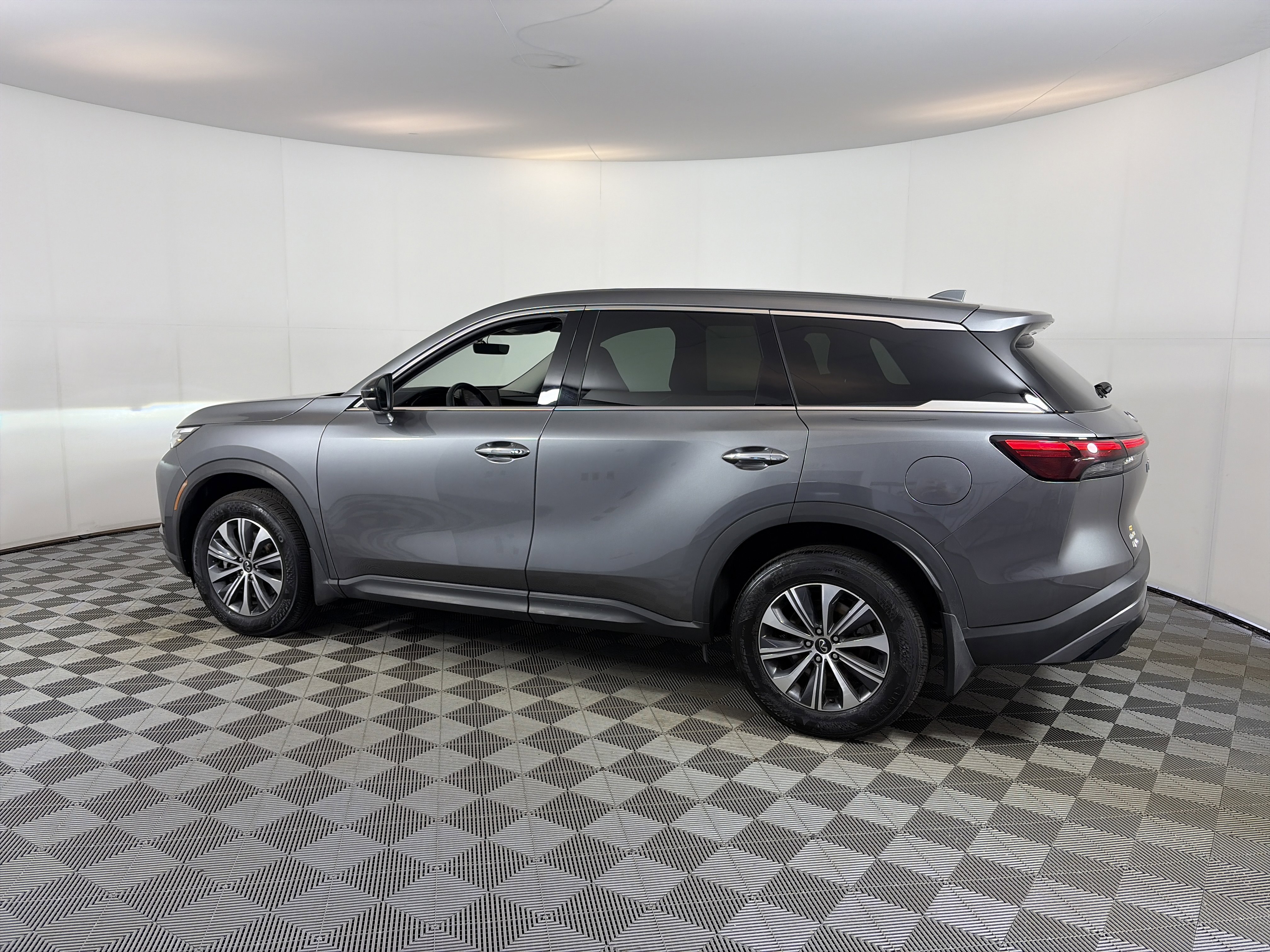 Used 2023 INFINITI QX60 Pure AWD/4WD image 9