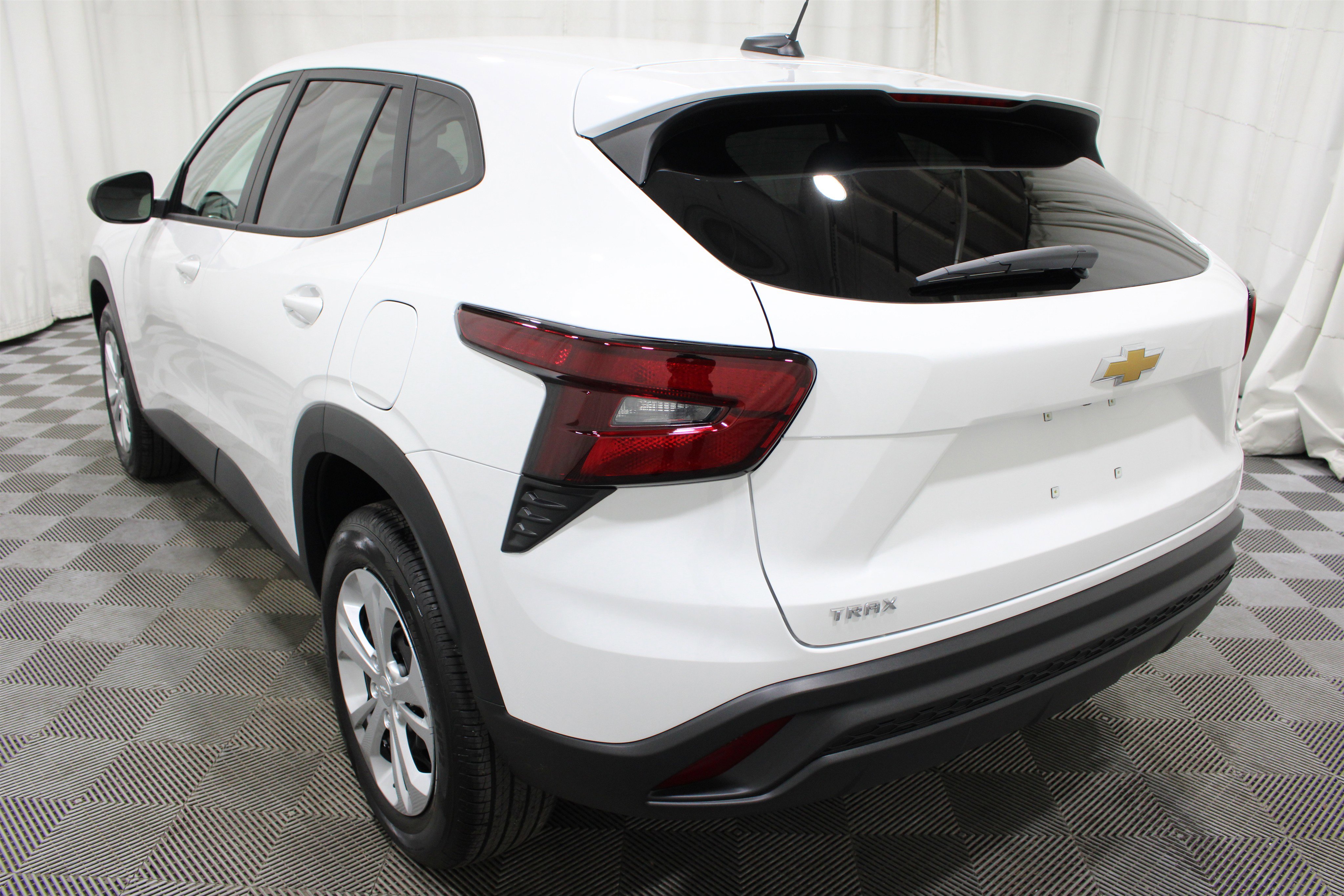 Used 2026 Chevrolet Trax LS FWD image 30