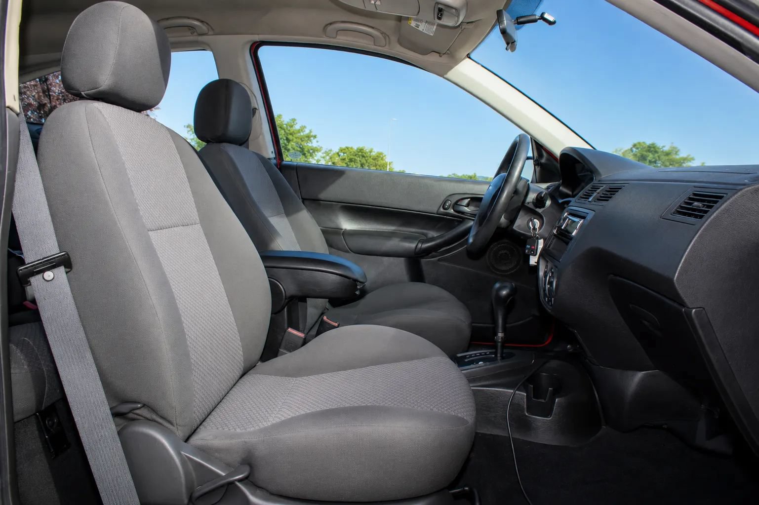 Used 2005 Ford Focus SE FWD image 16