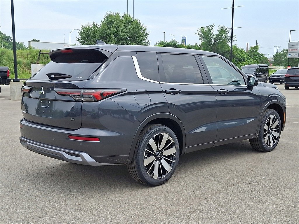 New 2025 Mitsubishi Outlander SE image 4