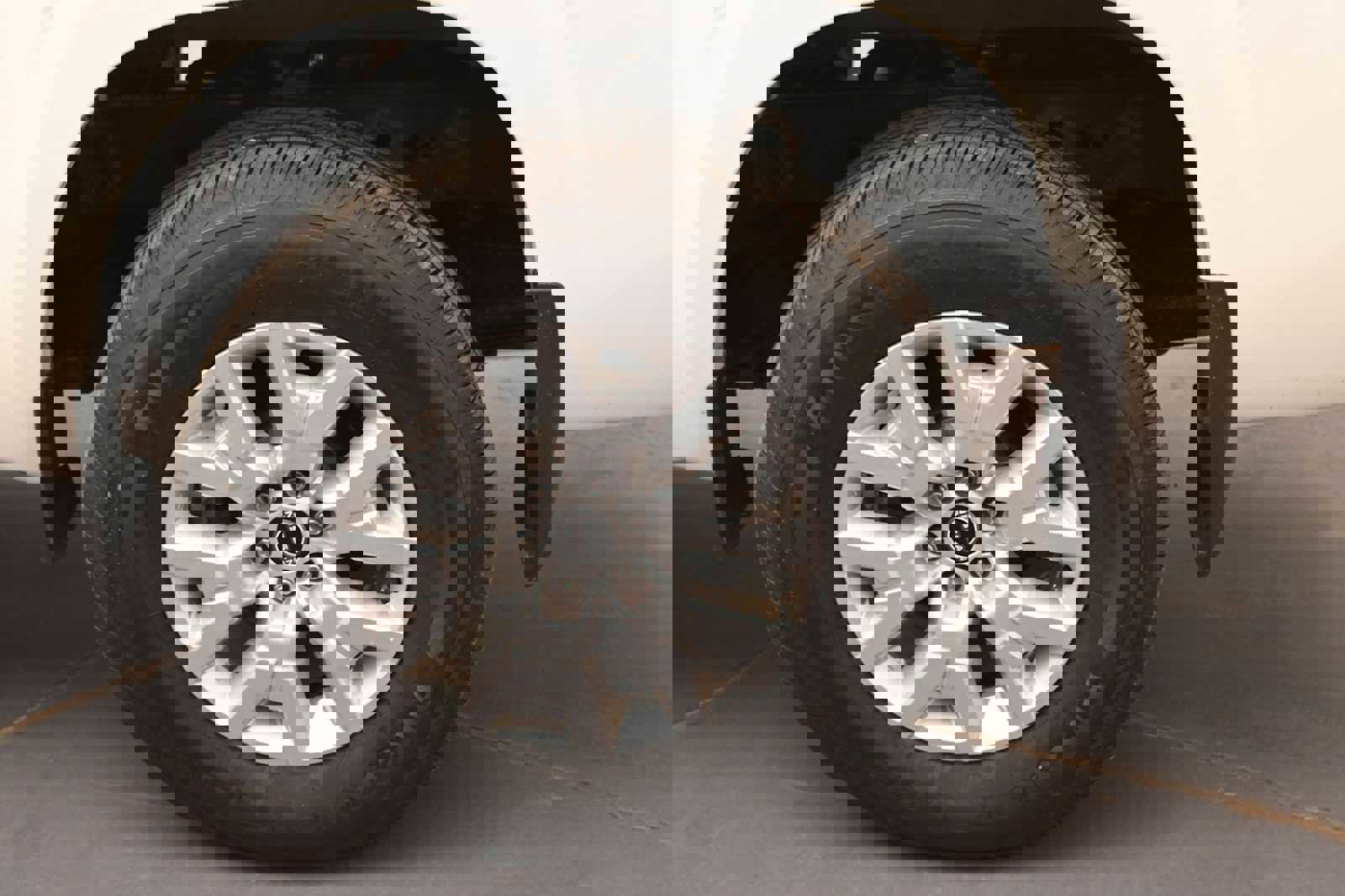 Used 2022 Nissan Frontier SV AWD/4WD image 5