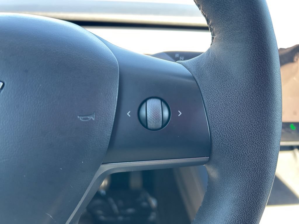 Used 2023 Tesla Model Y Long Range AWD/4WD image 17