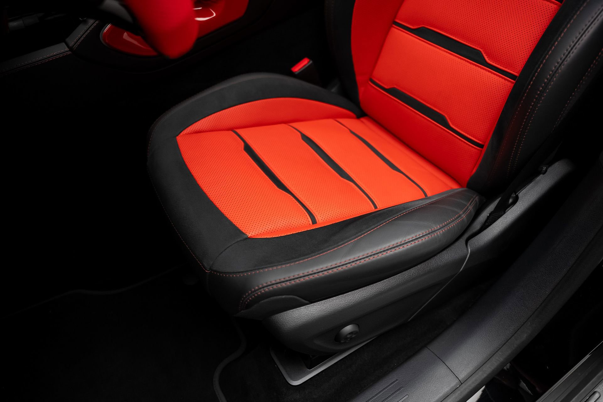 Used 2025 Mercedes-Benz GLE 53 AMG 4MATIC Coupe w/ AMG Night Package image 70