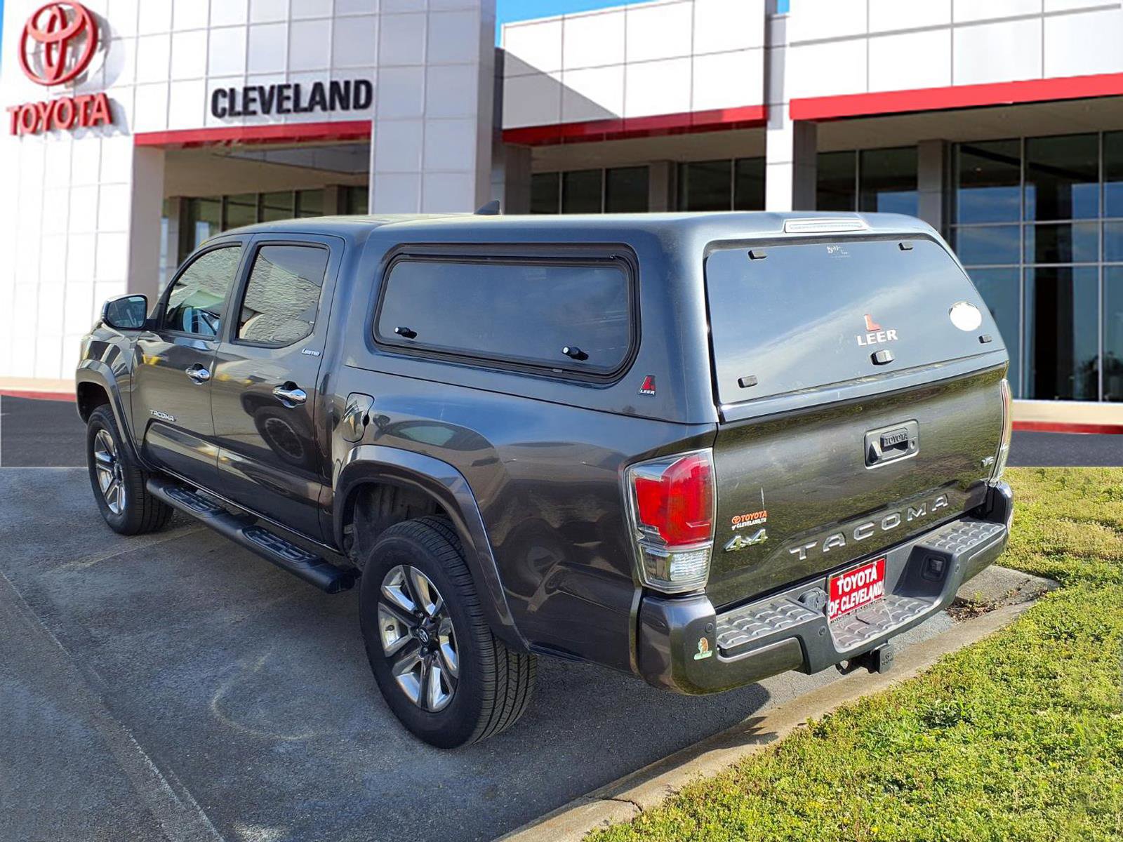 Used 2018 Toyota Tacoma Limited w/ Exterior Package image 5