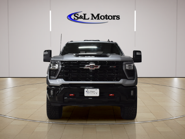 Used 2024 Chevrolet Silverado 2500 ZR2 w/ Technology Package AWD/4WD image 2