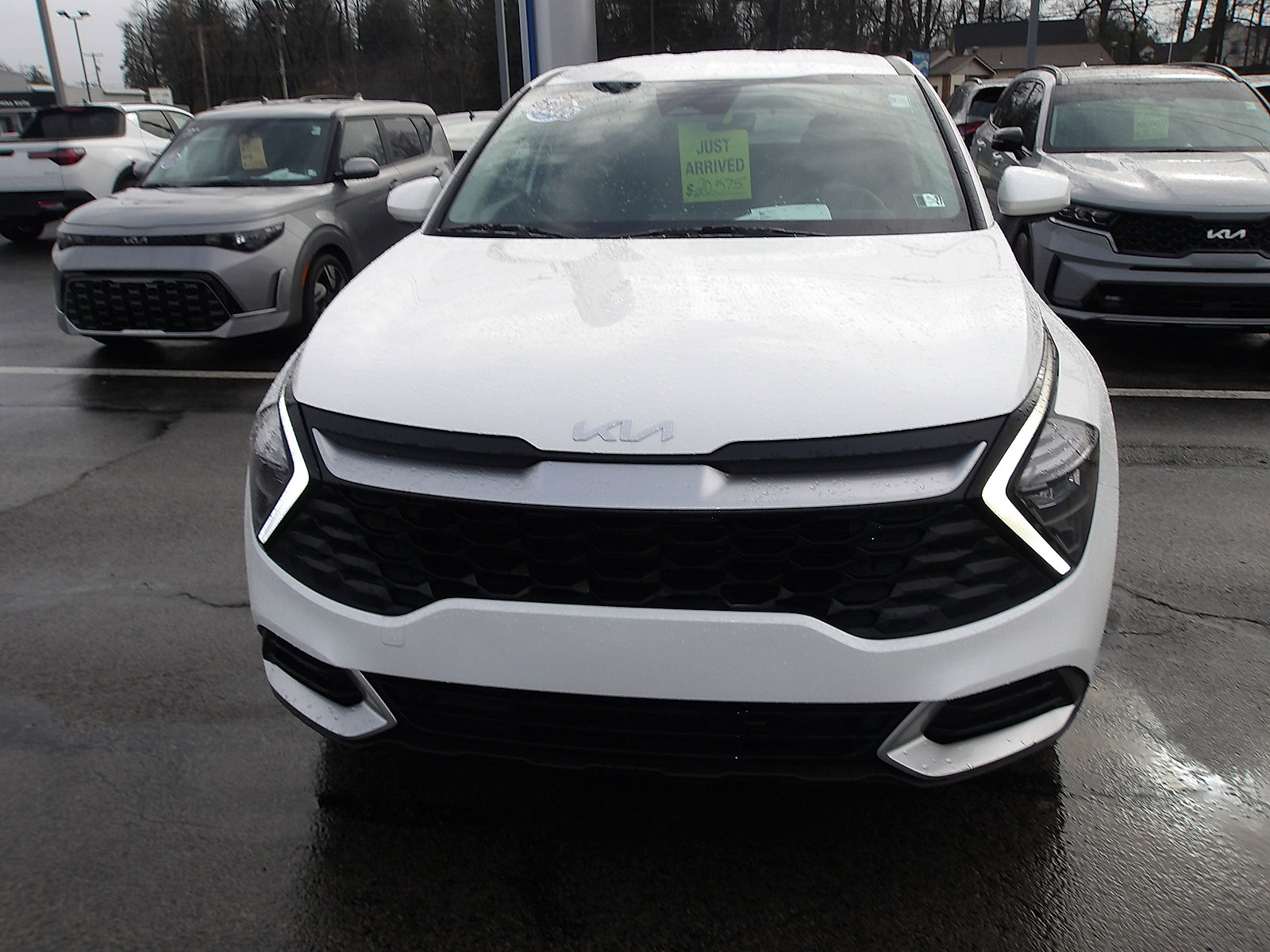 Used 2023 Kia Sportage LX image 2