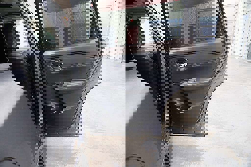 Used 2021 Nissan Rogue SV w/ Premium Package image 25