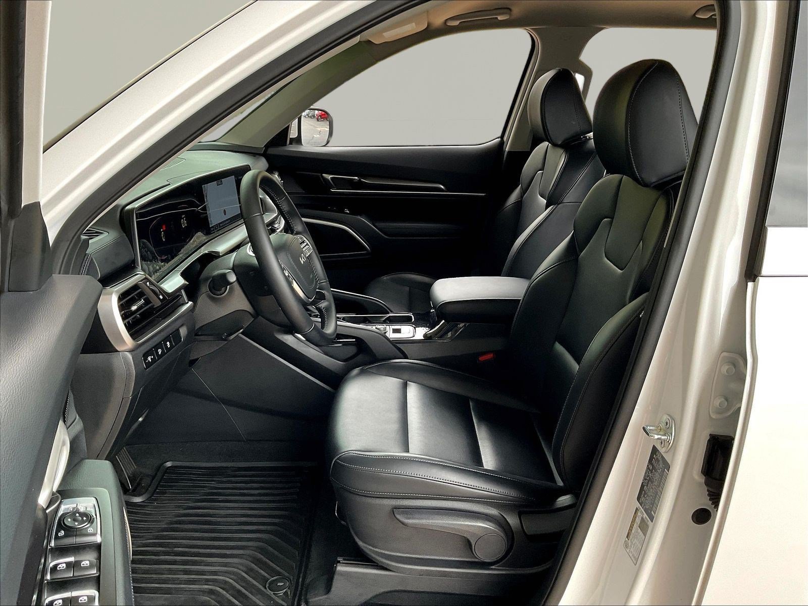 Used 2025 Kia Telluride LX FWD image 20
