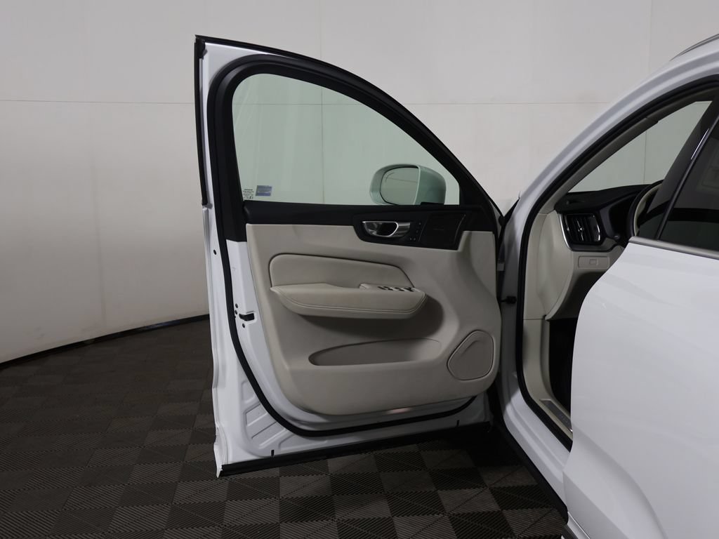 Used 2023 Volvo XC60 B5 Plus w/ Protection Package Premier AWD/4WD image 21