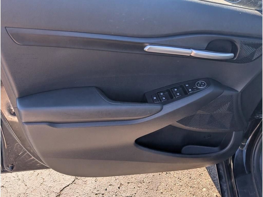 Used 2023 Kia Seltos LX image 14