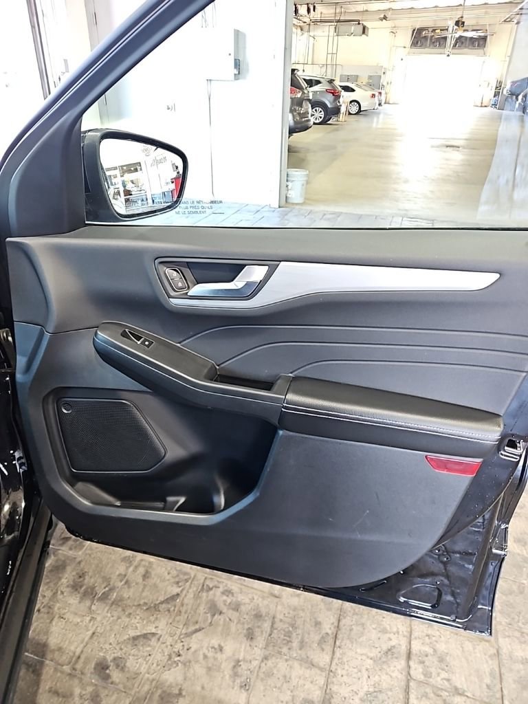 Used 2025 Ford Escape Platinum image 11