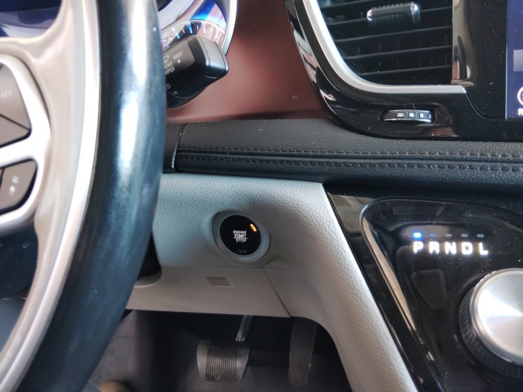 Used 2019 Chrysler Pacifica Limited w/ Advanced Safetytec Group FWD image 25