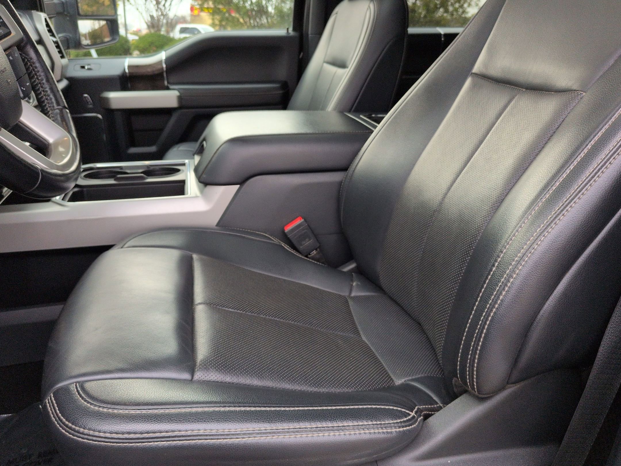 Certified 2022 Ford F350 Lariat w/ Black Appearance Package image 14