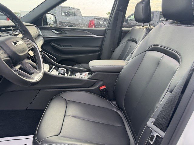 New 2025 Jeep Grand Cherokee Limited w/ Trailer Tow Package image 9