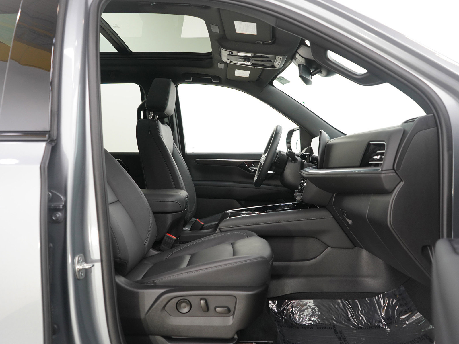 Used 2025 Chevrolet Tahoe Z71 w/ Z71 Off-Road Package image 11