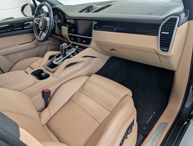 Used 2023 Porsche Cayenne AWD/4WD image 14