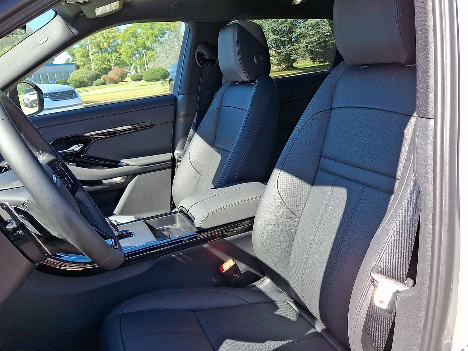 Certified 2025 Land Rover Range Rover Evoque Dynamic SE image 17