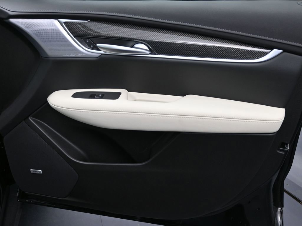 New 2026 Cadillac XT5 Sportv w/ LPO, Floor Liner Package AWD/4WD image 20