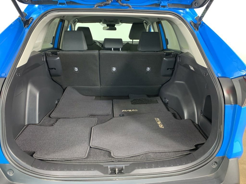 Used 2019 Toyota RAV4 LE w/ Carpet Mat Package AWD/4WD image 13