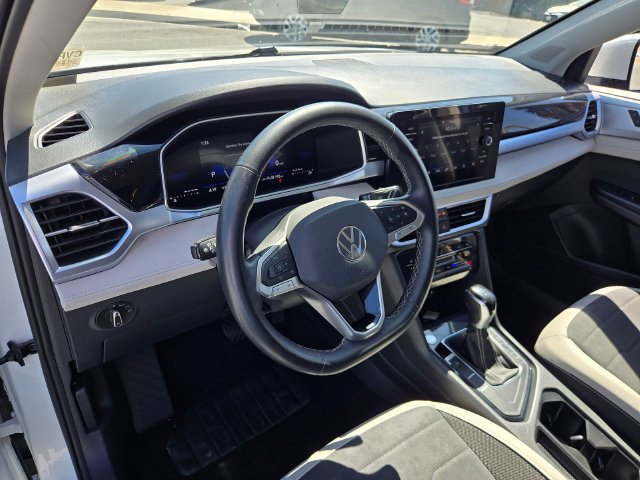 Used 2025 Volkswagen Taos SE FWD image 8