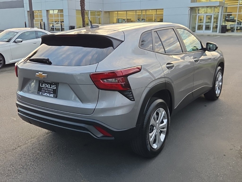 Used 2024 Chevrolet Trax LS w/ Driver Confidence Package image 7