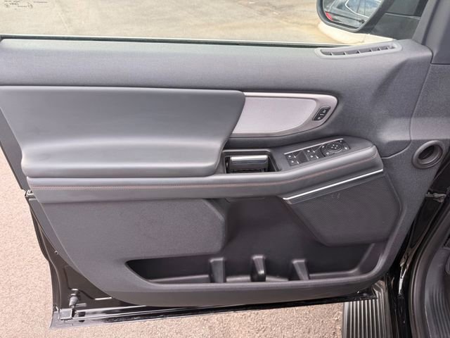 Used 2025 Ford Expedition Max Active AWD/4WD image 6