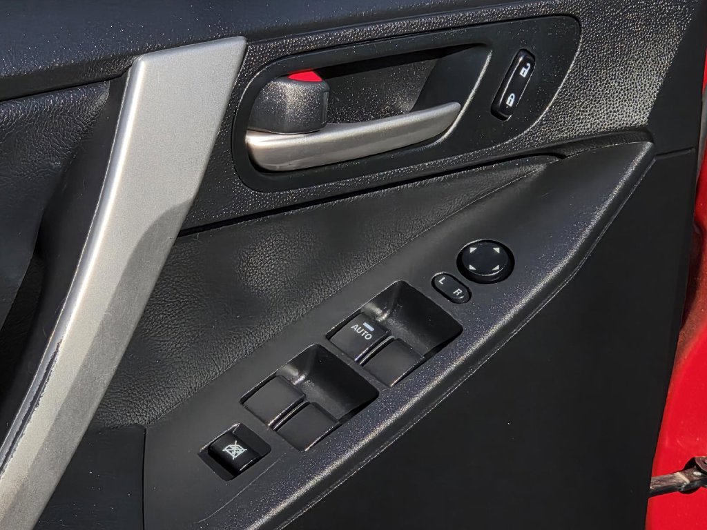 Used 2013 MAZDA MAZDA3 i Grand Touring w/ Tech Pkg FWD image 11