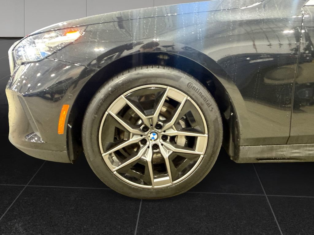 Used 2026 BMW 530i xDrive AWD/4WD image 9