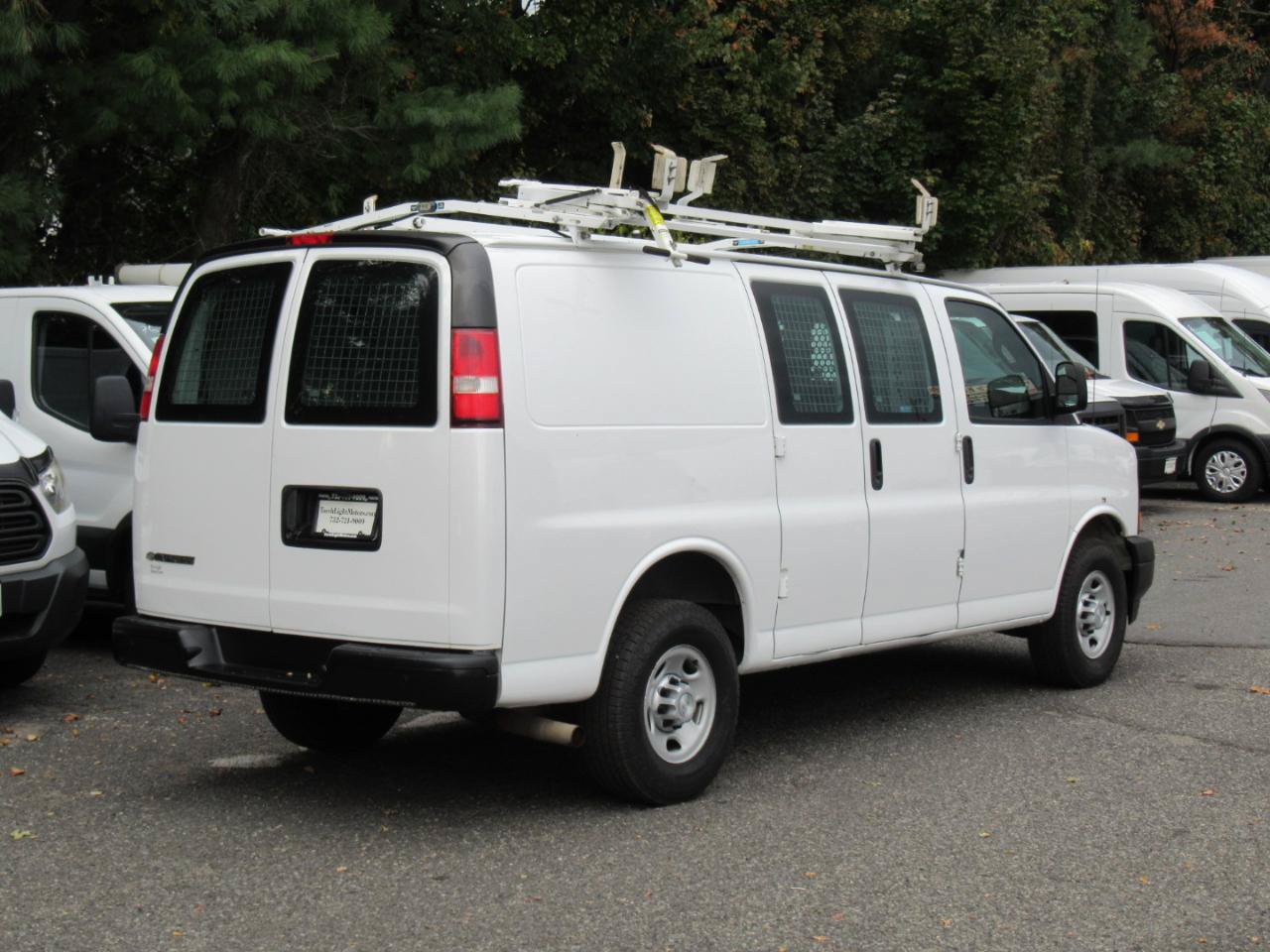 Used 2017 Chevrolet Express 2500 RWD image 5