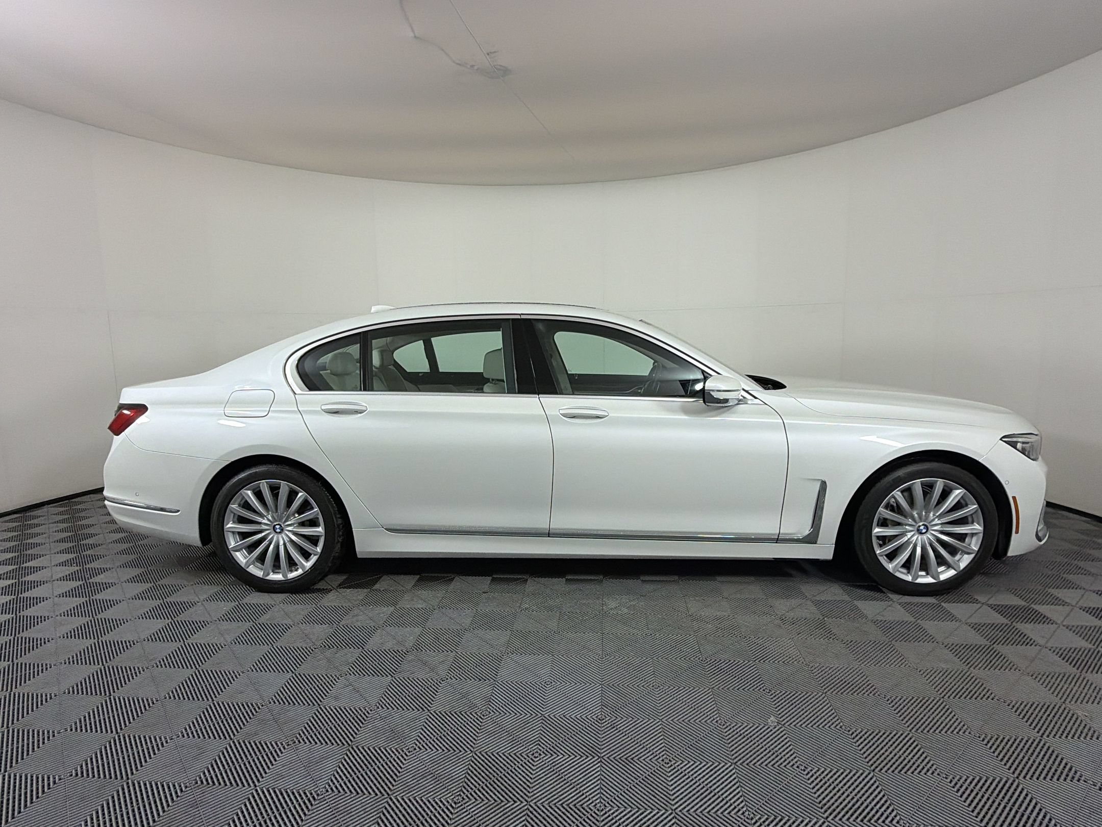 Used 2020 BMW 740i RWD image 9