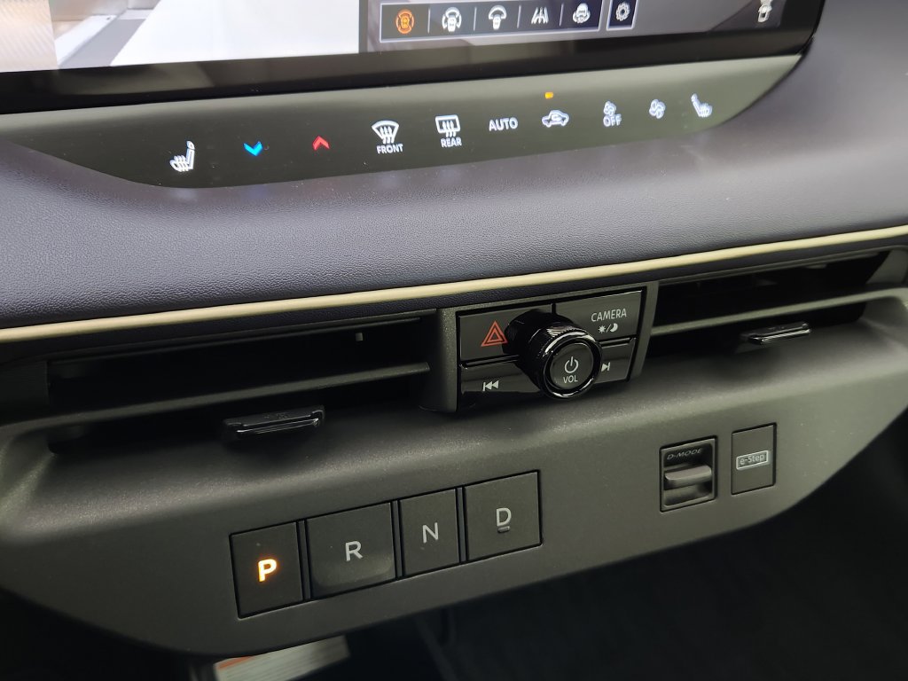 New 2026 Nissan Leaf SV+ w/ Floor Mat Package (SV+) FWD image 21