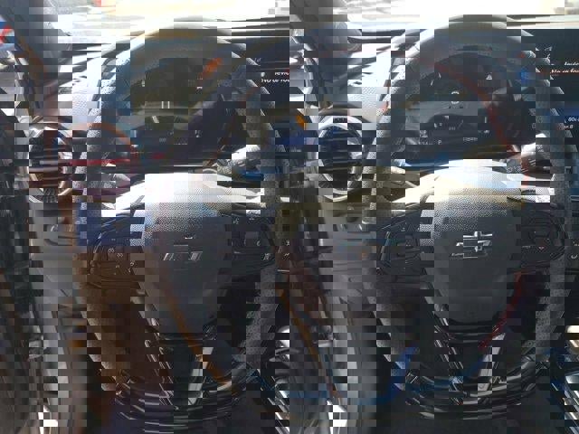 Used 2025 Chevrolet Trax RS w/ Sunroof Package FWD image 22