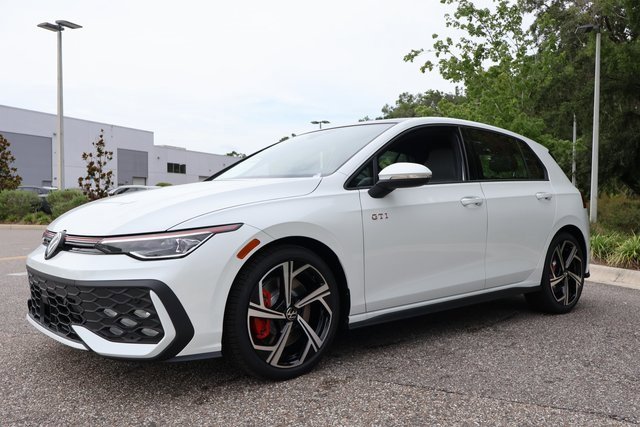 New 2025 Volkswagen GTI SE image 3
