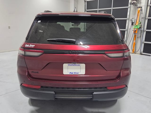Used 2025 Jeep Grand Cherokee Altitude AWD/4WD image 10