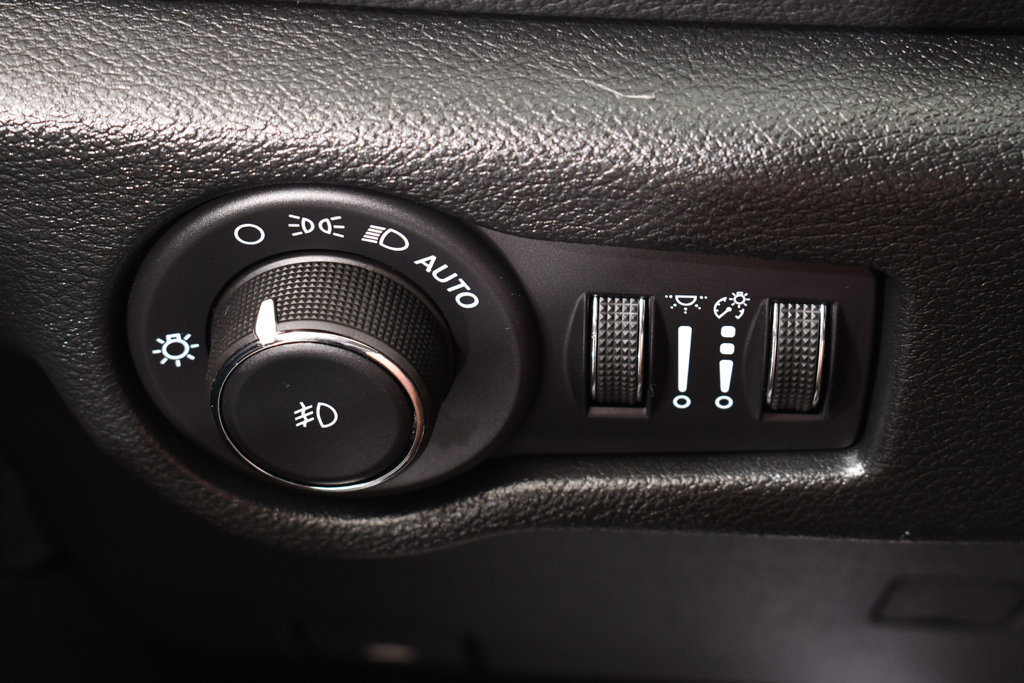 Used 2026 Chrysler Pacifica Select FWD image 30