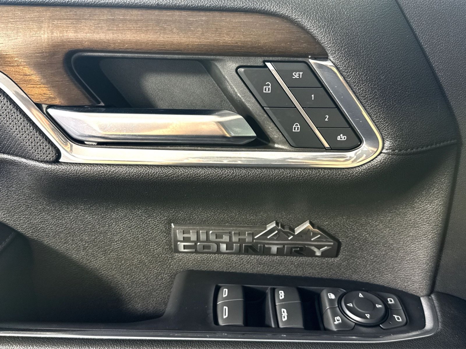Used 2024 Chevrolet Silverado 1500 High Country w/ High Country Premium Package AWD/4WD image 15
