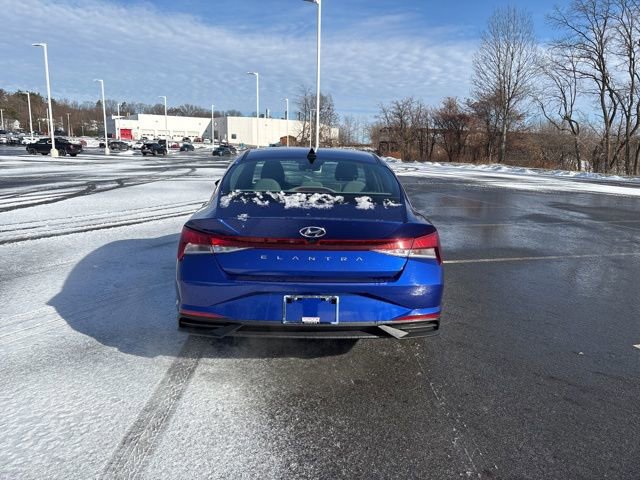 Used 2023 Hyundai Elantra SEL w/ Convenience Package image 4