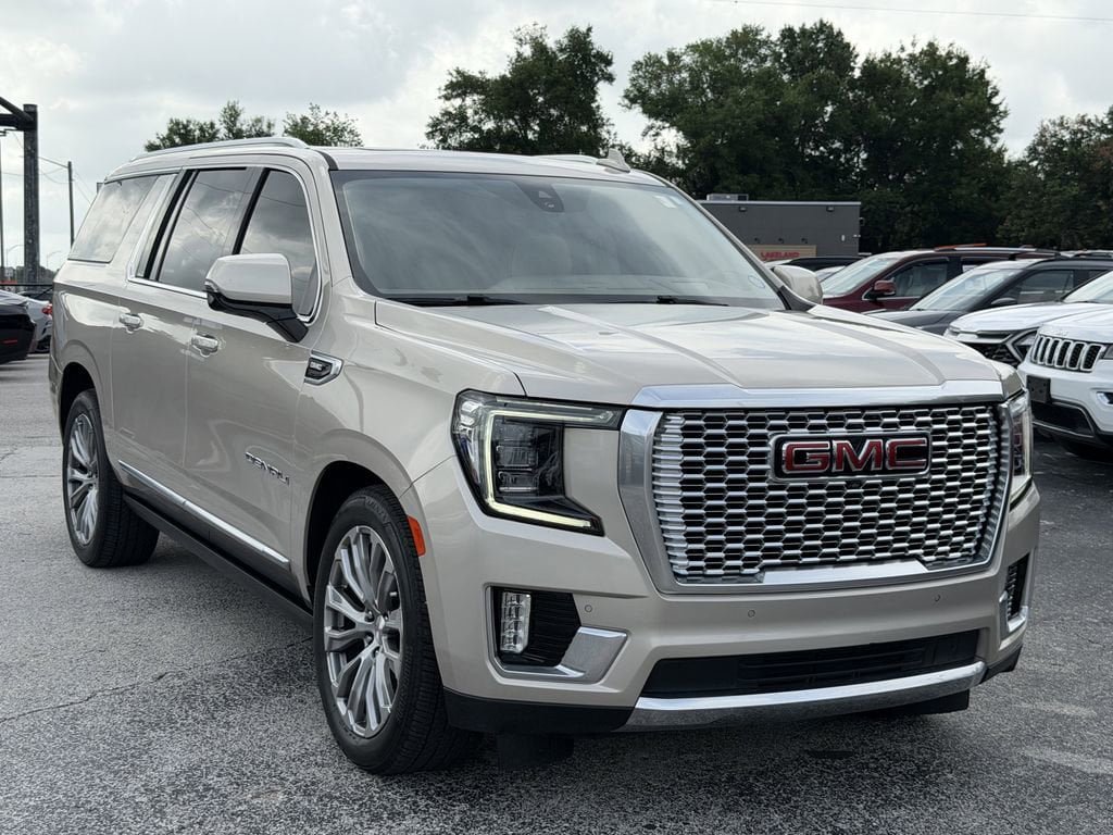 Used 2021 GMC Yukon XL Denali w/ Denali Premium Package RWD image 2