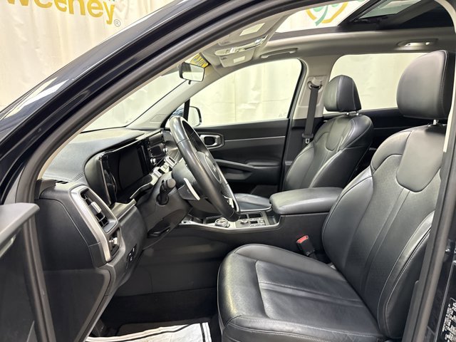 Used 2022 Kia Sorento EX w/ Panoramic Sunroof Package image 16